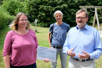 vlnr: Corinna Kunth (SSG Vorsitzende), Heike Belhustede (Trainerin), Franz Hüsing (F.O.S.S.)